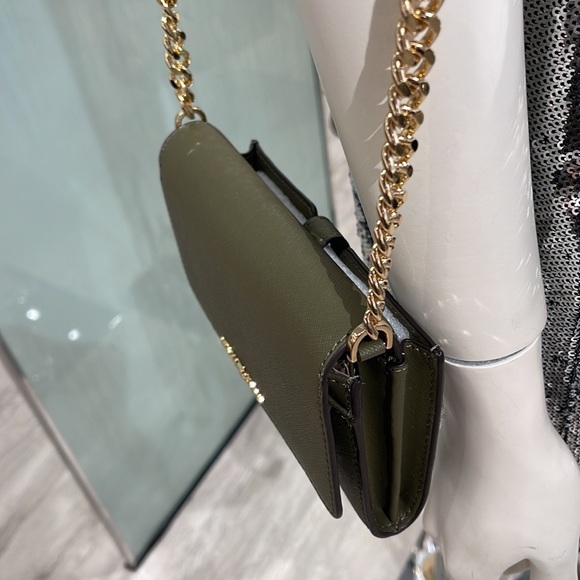 MICHAEL KORS
Jet Set Travel Medium Logo Smartphone Leather Crossbody
OLIVE
NWT - Picture 5 of 16